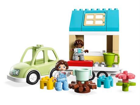Конструктор LEGO DUPLO Town Семейный дом на колесах 31 деталь (10986) - фото 0