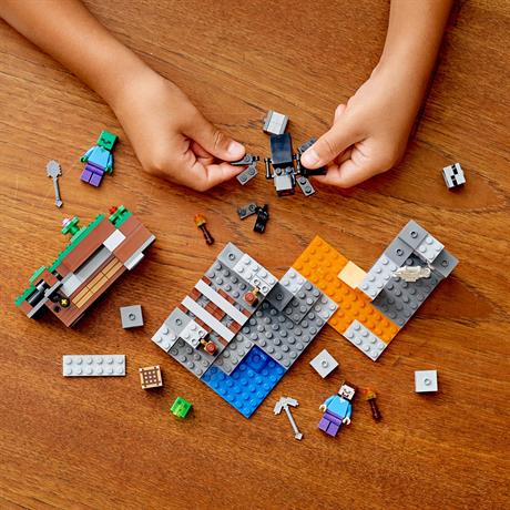 Конструктор LEGO Minecraft Заброшенная шахта 248 деталей (21166) - фото 1