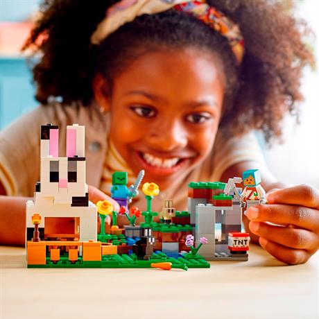 Конструктор LEGO Minecraft Кроляче ранчо 340 деталей (21181) - фото 0