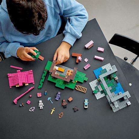 Конструктор LEGO Minecraft Площадка для тренировок 534 детали (21183) - фото 6