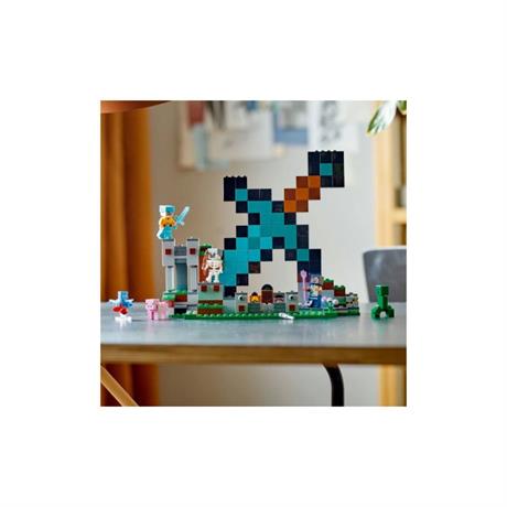 Конструктор LEGO Minecraft Форпост с мечом 427 деталей (21244) - фото 0