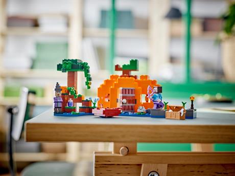 Конструктор LEGO Minecraft Тыквенная ферма 257 деталей (21248) - фото 0