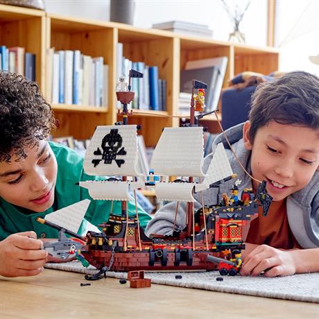 Конструктор LEGO Creator Пиратский корабль 1262 детали (31109) - фото 2