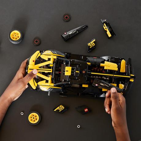 Конструктор LEGO Techniс Bugatti Bolide 905 деталей (42151) - фото 3