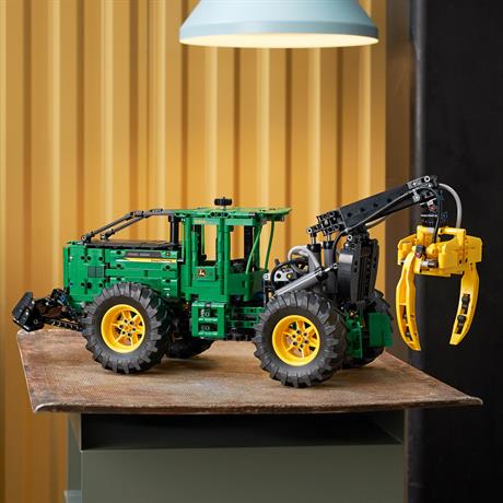 Конструктор LEGO Technic Трелевочный трактор John Deere 948L-II 1492 деталей (42157) - фото 3