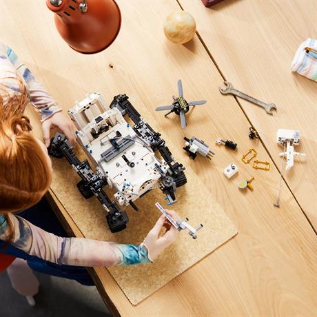 Конструктор LEGO Technic Миссия NASA Марсоход Персеверанс (42158) - фото 4