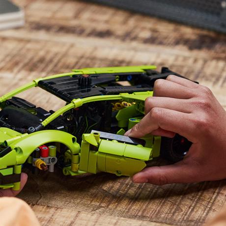 Конструктор LEGO Technic Lamborghini Huracan Tecnica 806 деталей (42161) - фото 2