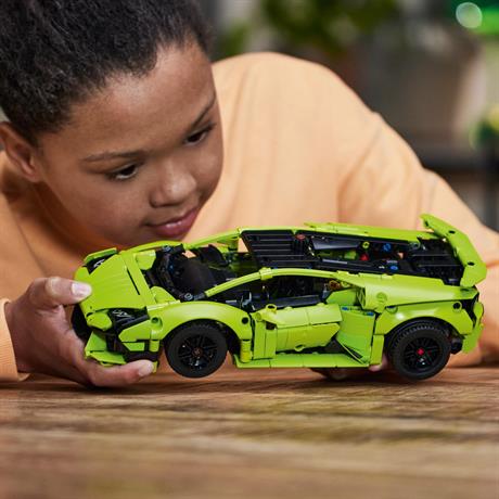 Конструктор LEGO Technic Lamborghini Huracan Tecnica 806 деталей (42161) - фото 0