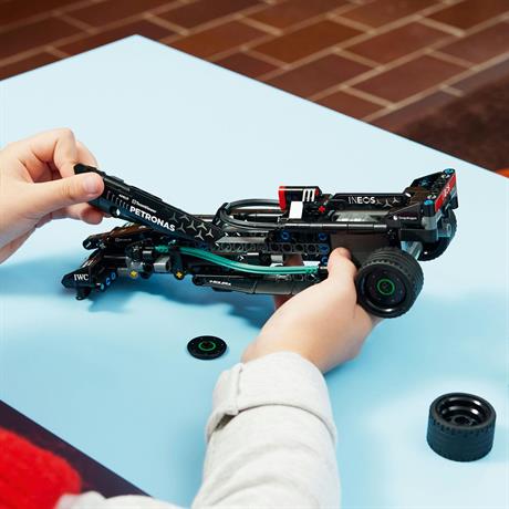 Конструктор LEGO Technic Mercedes-AMG F1 W14 E Performance Pull-Back 240 деталей (42165) - фото 8