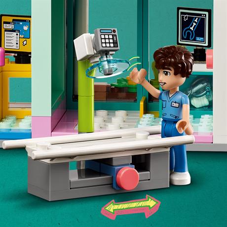 Конструктор LEGO Friends Больница в Хартлейк-Сити 1045 деталей (42621) - фото 4