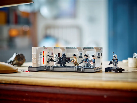 Конструктор LEGO Star Wars Посадка на борт Тантів 4, 502 деталі (75387) - фото 5