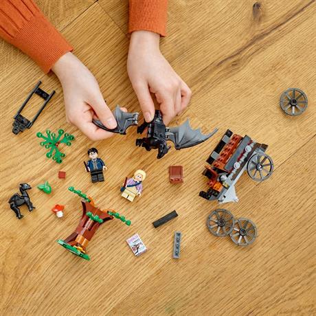 Конструктор LEGO Harry Potter Карета і фестрали Гоґвортса 121 деталь (76400) - фото 6