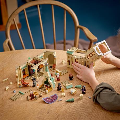 Конструктор LEGO Harry Potter Хогвартс Кабинет Дамблдора 654 детали (76402) - фото 1