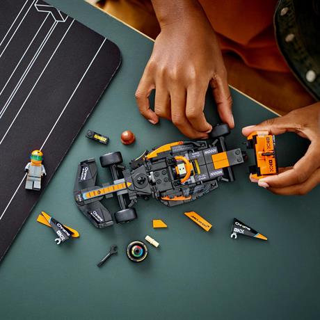 Конструктор LEGO Speed Champions Гоночный автомобиль 2023 McLaren Formula 1, 245 деталей (76919) - фото 10