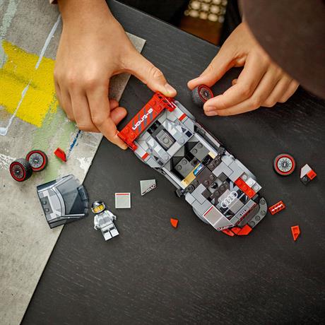 Конструктор LEGO Speed Champions Гоночный автомобиль Audi S1 e-tron quattro 274 детали (76921) - фото 8