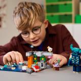 Конструктор LEGO Minecraft Встреча с Боронителем 238 деталей (21274)