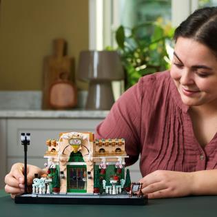 Конструктор LEGO Icons Французька кав'ярня 1101 деталь (10362)