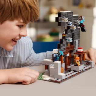 Конструктор LEGO Minecraft Шахта Кайло 530 деталей (21277)