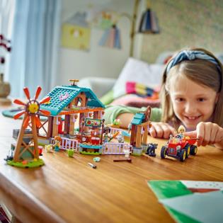 Конструктор LEGO Friends Притулок для сільськогосподарських тварин 489 деталей (42617)