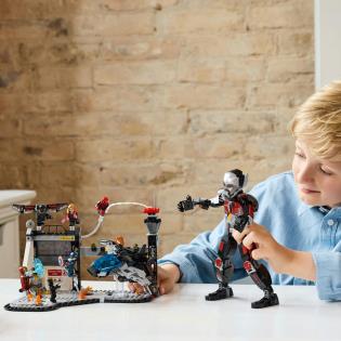 Конструктор LEGO Super Heroes Перший месник Протистояння Пригодницька битва 736 деталей (76314)