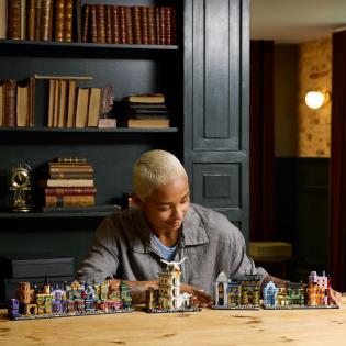 Конструктор LEGO Harry Potter Алея Діаґон Чаклунські крамниці 2750 деталей (76444)