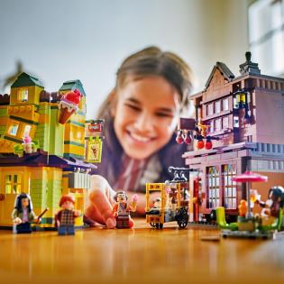Конструктор LEGO Harry Potter Якісні товари для квідичу і кафе з морозивом 795 деталей (76452)