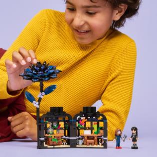 Конструктор LEGO Wednesday Квітка чорної жоржини 358 деталей (76784)