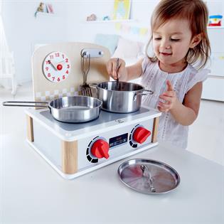 Детская плита Hape с грилем и посудой (E3151)