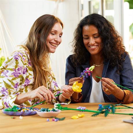 Конструктор LEGO Botanicals Букет полевых цветов 939 деталей (10313) - фото 5