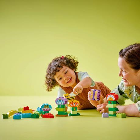 Конструктор LEGO DUPLO Town Творчий сад і квіти 45 деталей (10444) - фото 8