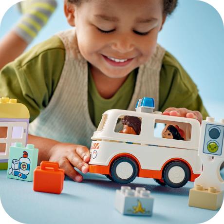 Конструктор LEGO DUPLO Швидка допомога та водій 19 деталей (10447) - фото 7