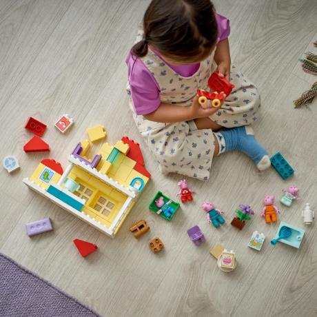 Конструктор LEGO® DUPLO® Пеппа Сімейний будинок 84 Деталі  (10467) - фото 16