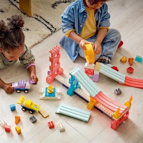 Конструктор LEGO® DUPLO® Город 3 в 1 Интересные горки и трамплины с автомобилями, 111 деталей (10478) - фото 6