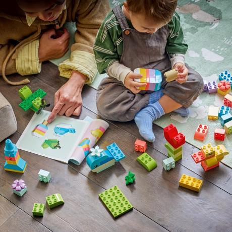 Конструктор LEGO® DUPLO® Classic Коробка кубиков для ярких творческих сборников Игрушка для концентрации, 80 деталей (10479) - фото 7