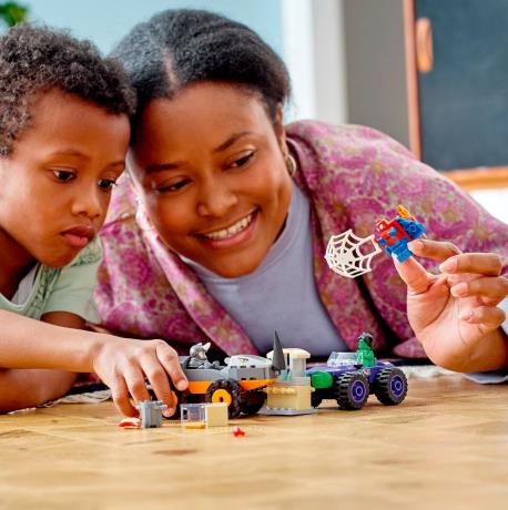 Конструктор LEGO Marvel Битва Халка з Носорогом на вантажівках 110 деталей (10782) - фото 0