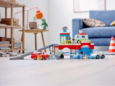 Конструктор LEGO DUPLO Town Гараж і автомийка 112 деталей (10948) - фото 0
