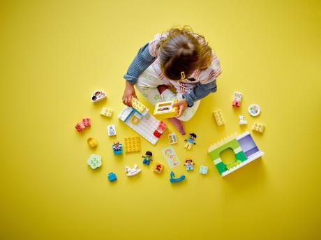 Конструктор LEGO DUPLO Town Життя в дитячому садку 67 деталей (10992) - фото 0