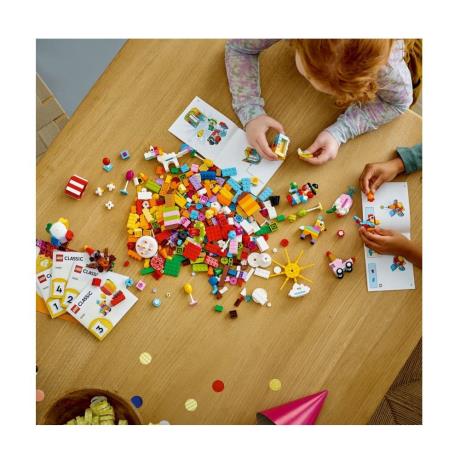 Конструктор LEGO Classic Творча святкова коробка на 900 деталей (11029) - фото 1