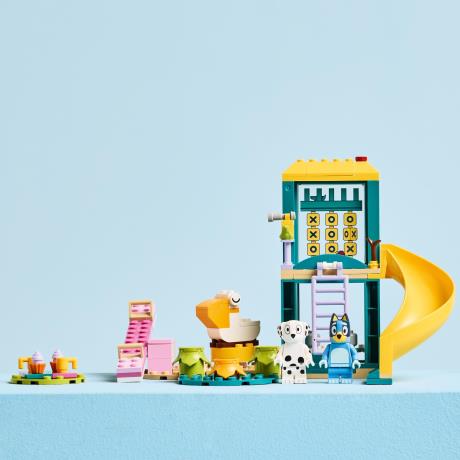 Конструктор LEGO Bluey Веселощі з Блуї та Хлоєю на ігровому майданчику 104 деталі (11201) - фото 13