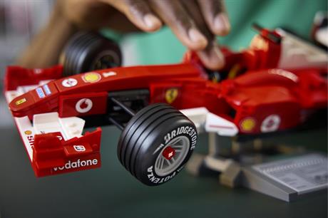 Конструктор LEGO® Icons Ferrari F2004 та Michael Schumacher 735 деталей (11375) - фото 6