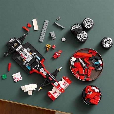 Конструктор LEGO® Icons Ferrari F2004 та Michael Schumacher 735 деталей (11375) - фото 7