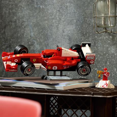 Конструктор LEGO® Icons Ferrari F2004 та Michael Schumacher 735 деталей (11375) - фото 10