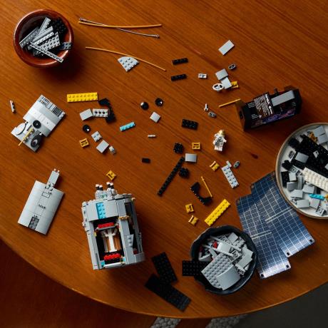 Конструктор LEGO® Icons Космічний телескоп «Габбл» - Набір наукового декору  (11382) - фото 13
