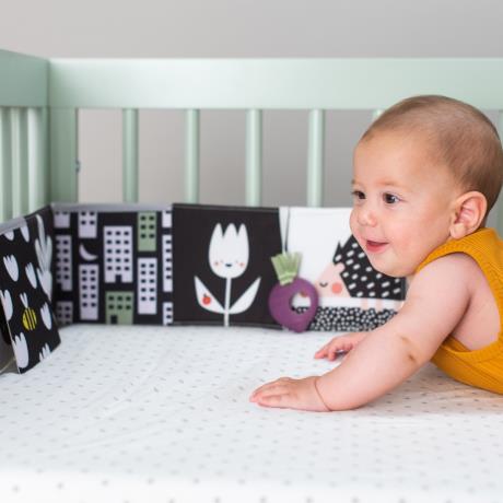 Розвивальна книжка-розкладачка Taf Toys Садочок у місті Зайчики (13065) - фото 0