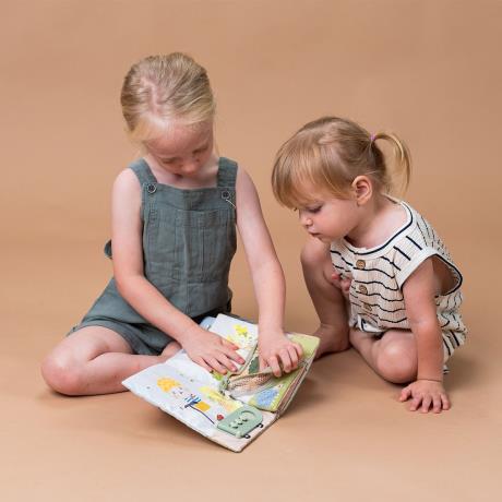 Розвивальна книжка Taf Toys Садочок у місті Бізібук зайченя (13355) - фото 1