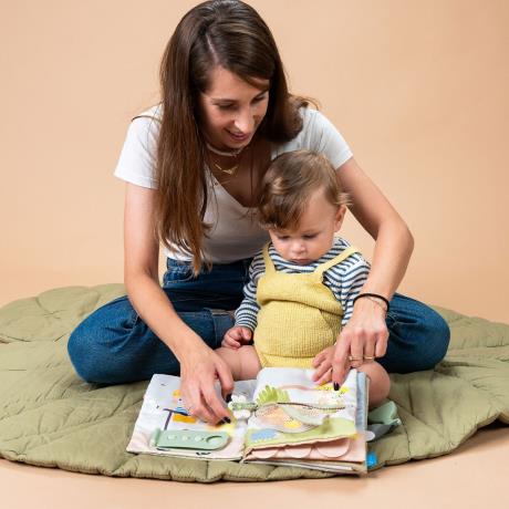 Розвивальна книжка Taf Toys Садочок у місті Бізібук зайченя (13355) - фото 9