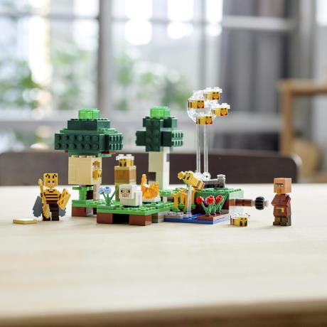 Конструктор LEGO Minecraft Пасіка 238 деталей (21165) - фото 1