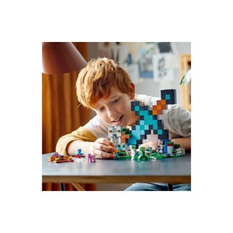 Конструктор LEGO Minecraft Форпост із мечем 427 деталей (21244) - фото 2