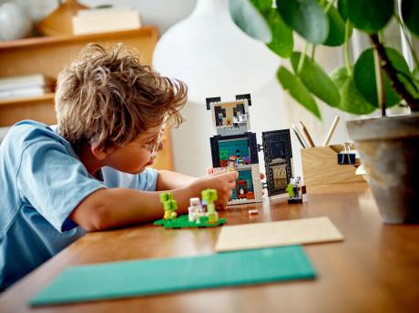 Конструктор LEGO Minecraft Помешкання панди 553 деталі (21245) - фото 0