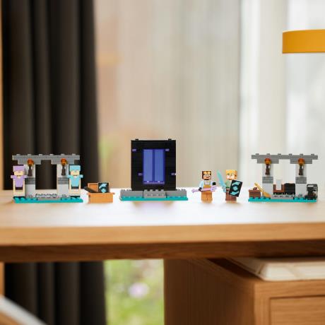 Конструктор LEGO Minecraft Зброярня 203 деталі (21252) - фото 10